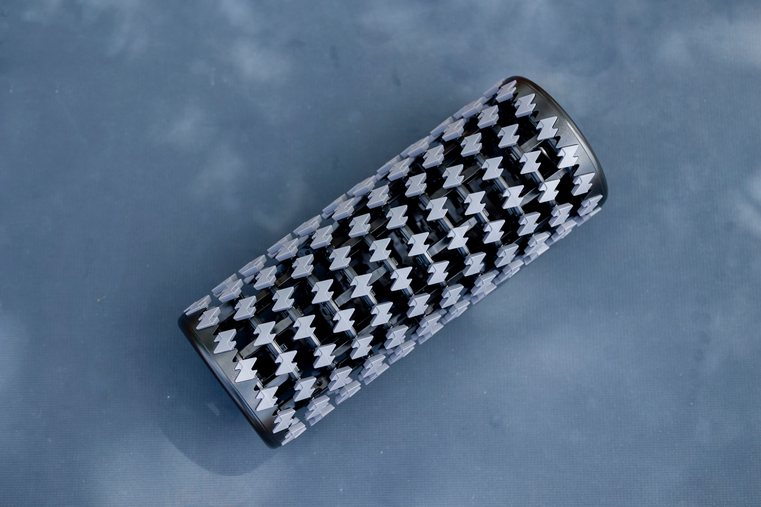 Lever collapsable roller